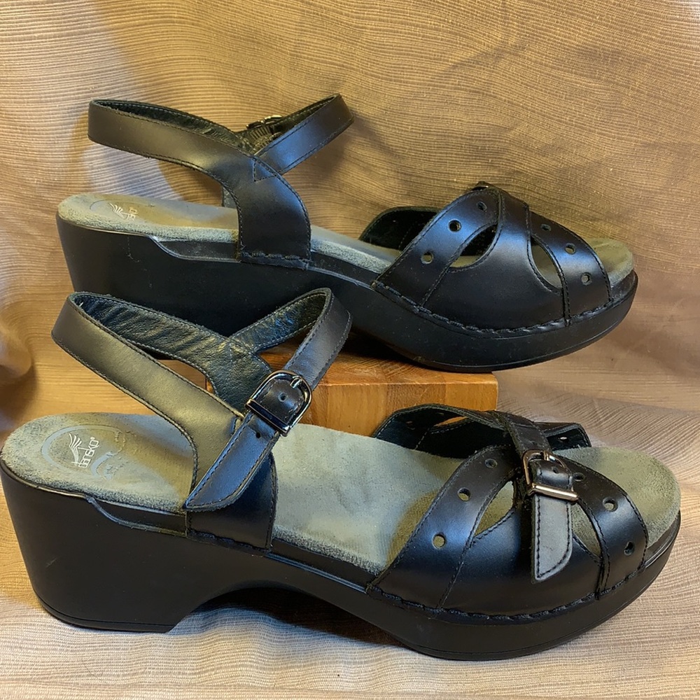 NWOT Leather sandals, adjustable never worn, comfy 3 - Picture 2 of 16